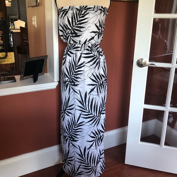 Mossimo Supply Co. Dresses & Skirts - Adorable Mossimo strapless maxi dress 👗 🌟